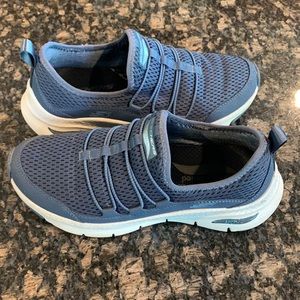 Sketchers Arch Fit Lucky Thoughts